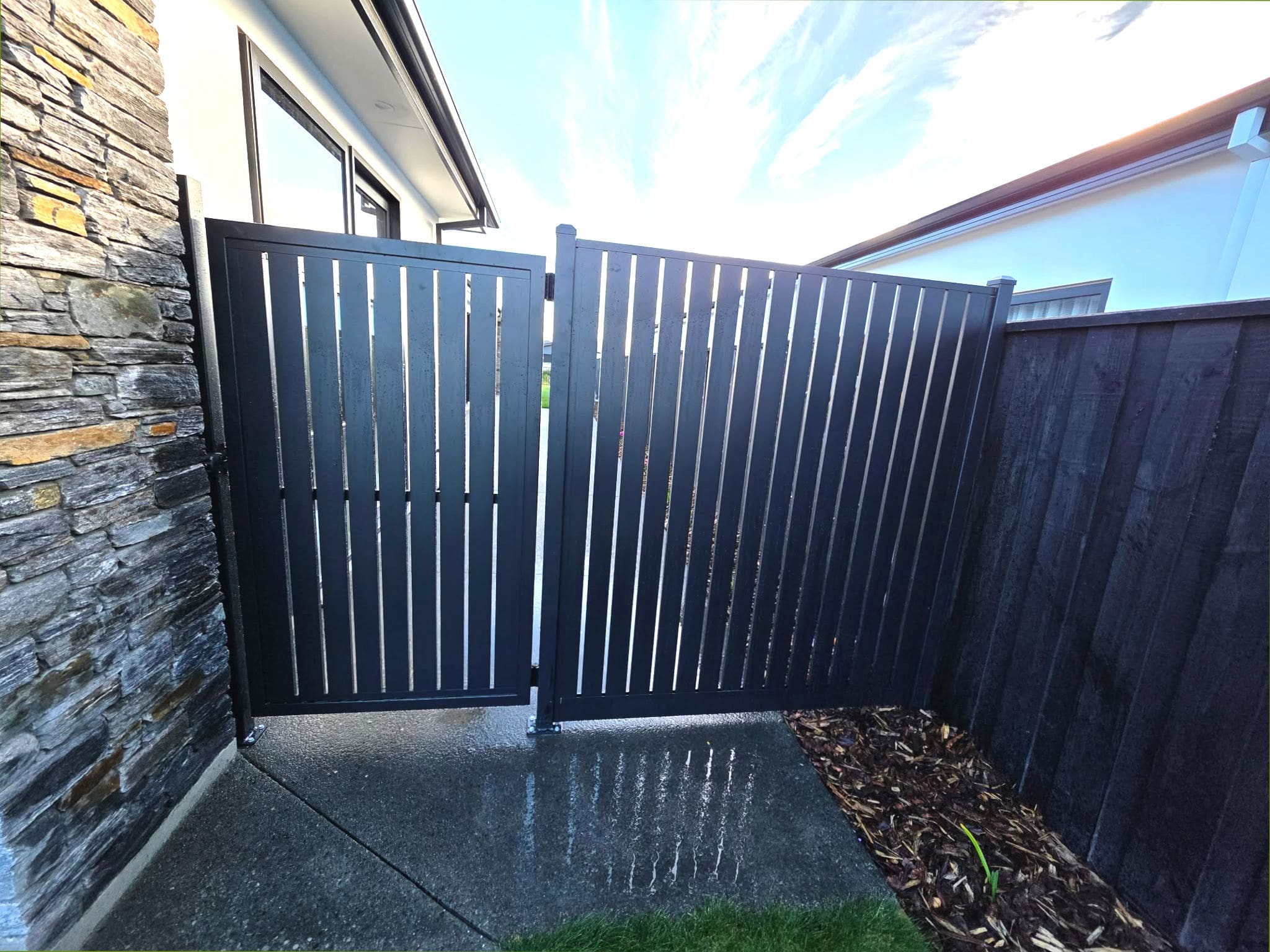 SVS1017 installed with fencing 2