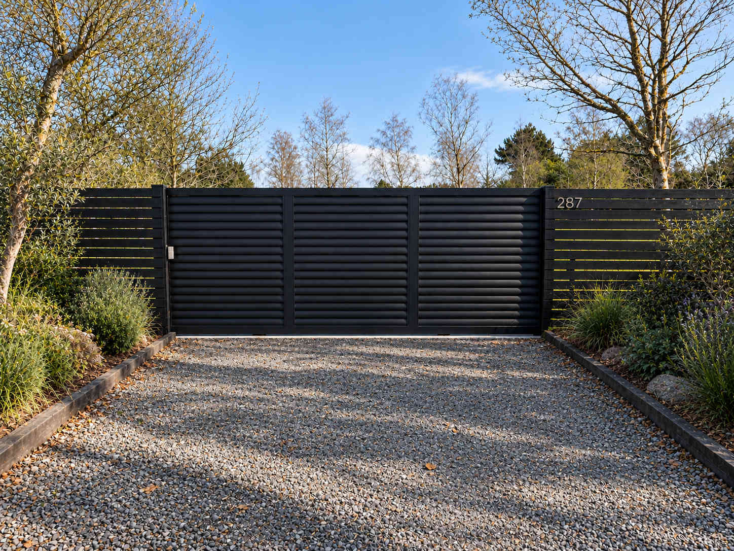 Louvre lifestyle black slide lres